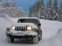 Jeu mobile Offroad snow jeep passenger mountain uphill drivin